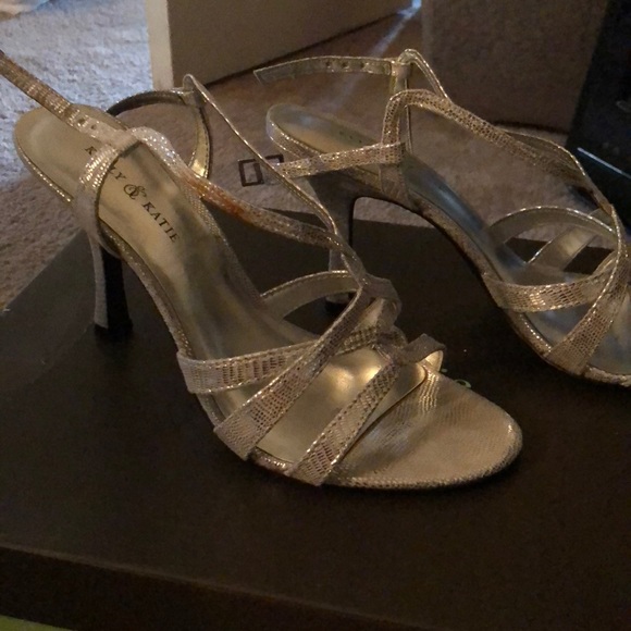 Kelly & Katie silver heels - Picture 3 of 3